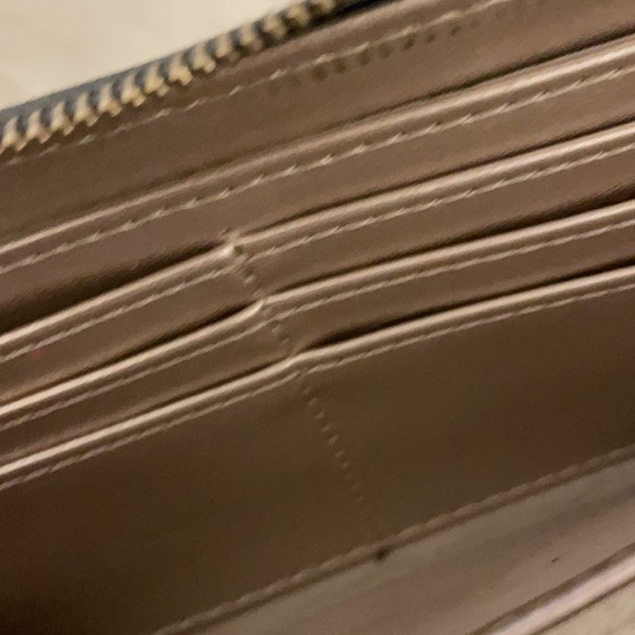 Guess Chevron Classic White Wallet - Picture 8 of 17